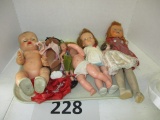 Lot of 7 dolls