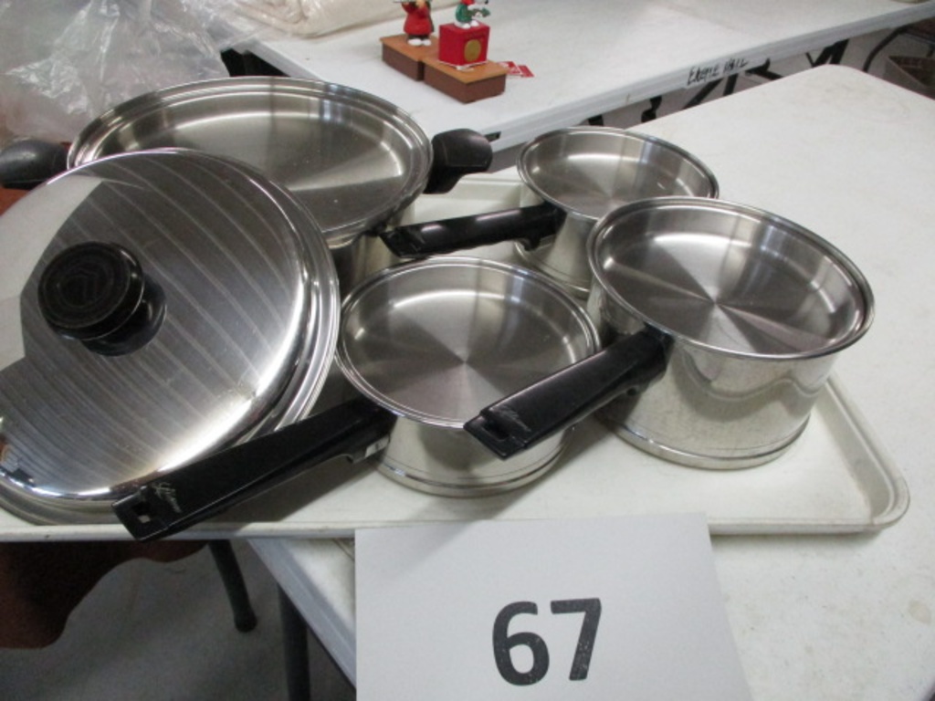 Set of Lifetime pots with lids