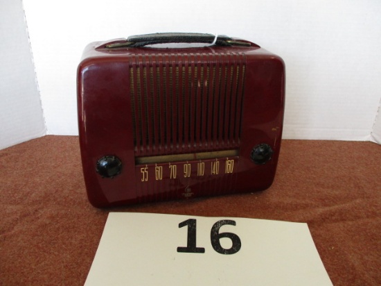 1947 Emerson 560 battery operated radio