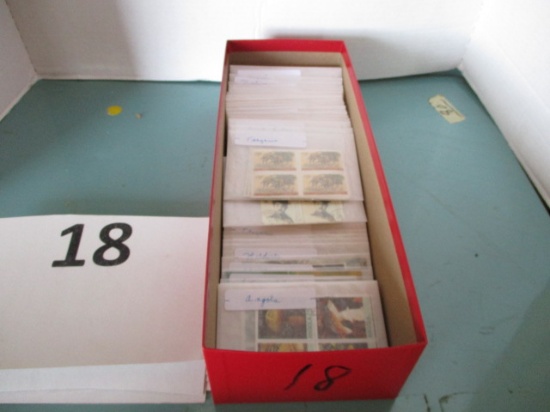 100 glassine envelopes of stamps