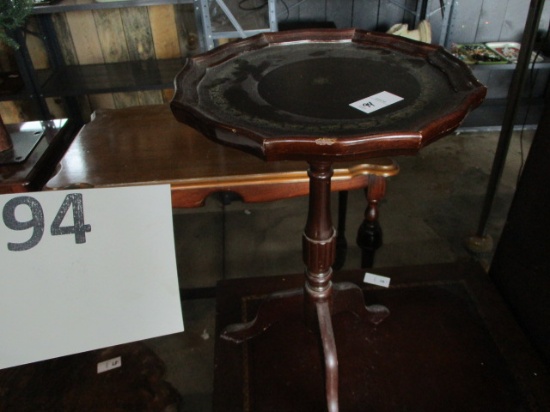 Mahogany scalloped top occasional table