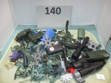 tray lot of green army men
