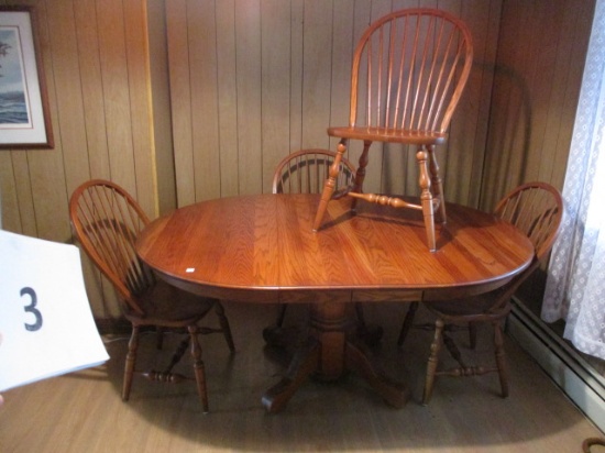 Oak pedestal table w/ 2 leaves