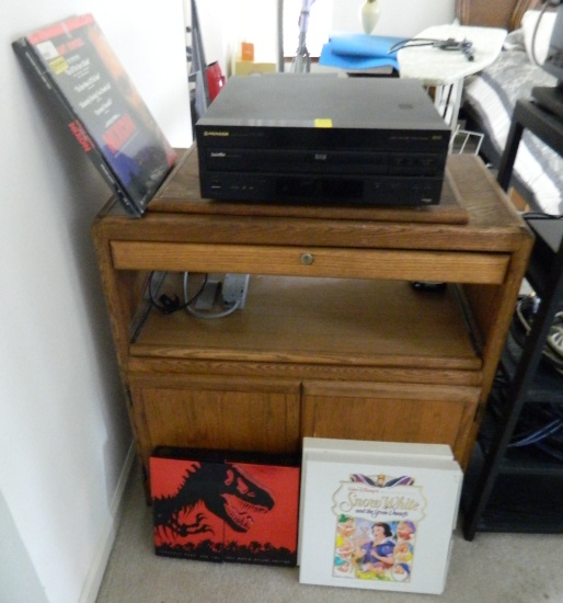 Pioneer DVL909 Laser Disc Player & 4 LaserDisc Boxed Sets