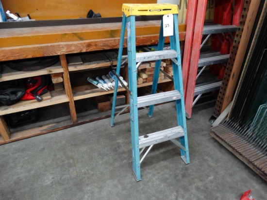 4FT Fiberglass Ladder
