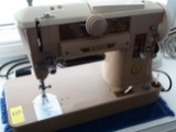 Vintage Singer Sewing Machine & Accessories