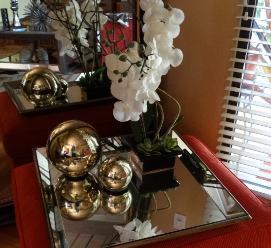 Flat Mirror Tray with Decorations