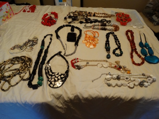 Costume Jewelry - Mixed pieces