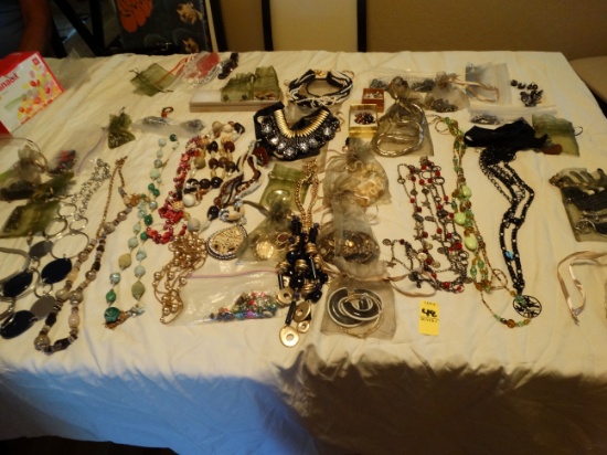 Costume Jewelry - Mixed pieces
