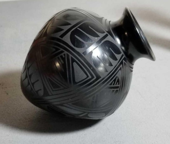 Mata Ortiz Black Pottery