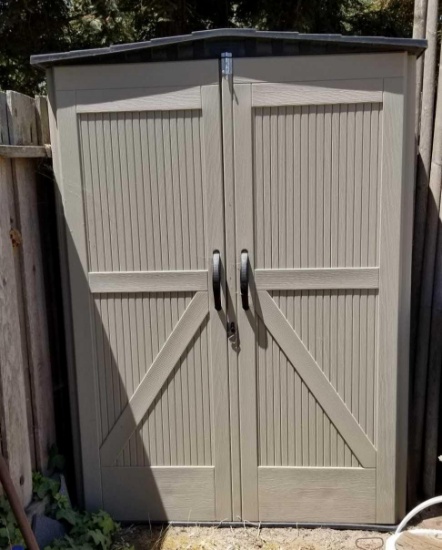 RUBBERMAID Storage Locker