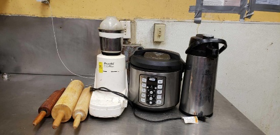 2 MICROWAVES , RICE COOKER AND MIXER GRINDER