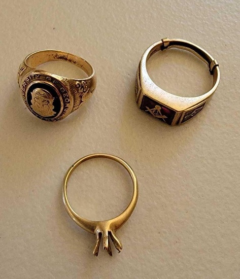 3 VINTAGE GOLD RINGS