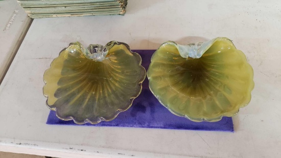 2 CLAMSHELL GLASS TRAYS