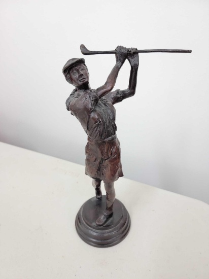WOMAN GOLFER