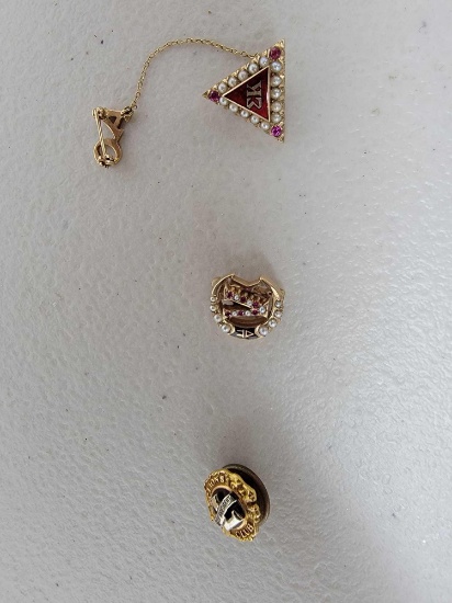 3 SORIORTY PINS