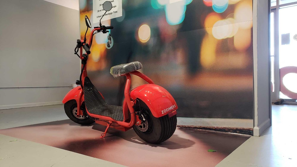 RED ZOOMER 1 ELECTRIC SCOOTER NEW IN BOX | Online Auctions | Proxibid