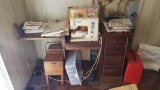 BERNINA SEWING MACHINE AND LARGE LOT OF ACCESSORIES