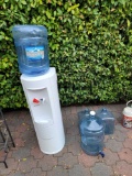 HOT AND COLD WATER DISPENSER