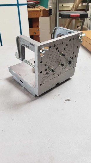 RIGHT ANGLE JIG FOR TABLE SAW