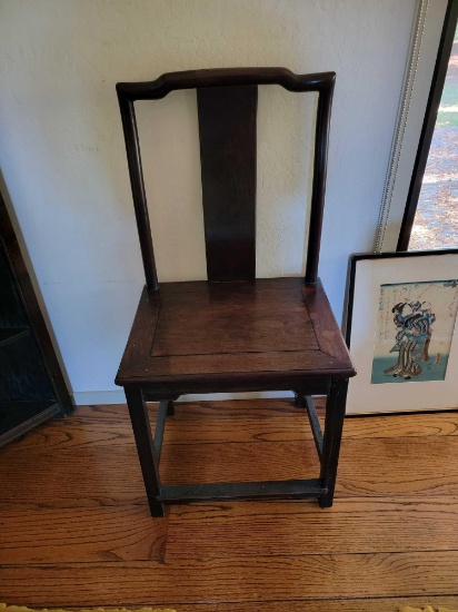 SINGLE OVERSIZED CHINESE HARDWOOD CHAIR