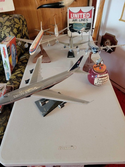 LARGE LOT OF UNITED AIRLINES MODELS