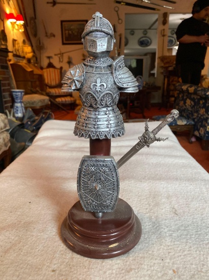 MEDIEVAL KNIGHT SUIT OF ARMOR FIGURINE STATUE