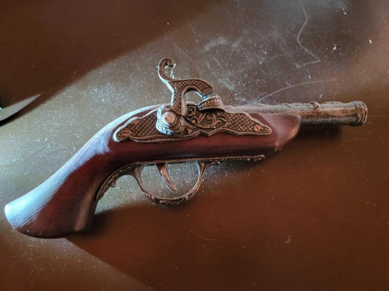 SMALL FLINTLOCK PISTOL