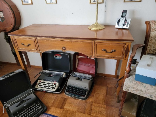 VINTAGE DESK AND LAMP