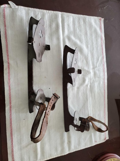 ANTIQUE SIZE 11 ICE SKATES