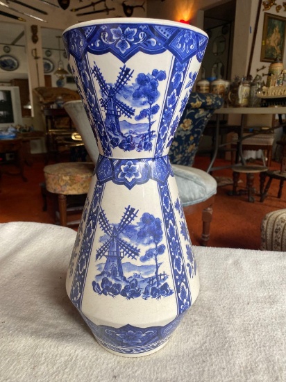LARGE WHITE PORCELAIN CHINA WHITE AND BLUE CERAMIC JAR/VASE/BASIN