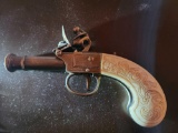 SMALL FLINTLOCK PISTOL