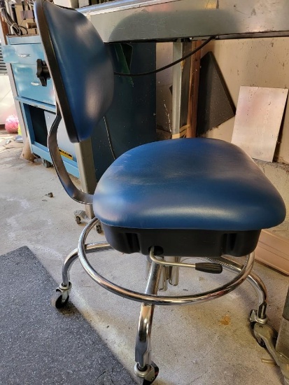 SMALL BLUE WORK CHAIR