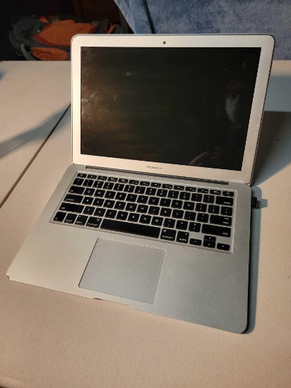 MACBOOK AIR