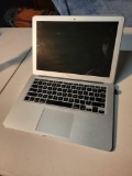 MACBOOK AIR