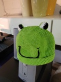 LARGE QUANTITY OF CHILDRENS BEANIES/HATS