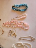 SMALL QUANTITY OF COSTUME JEWELERY