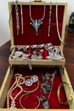 MIXED LOT COSTUME JEWELRY