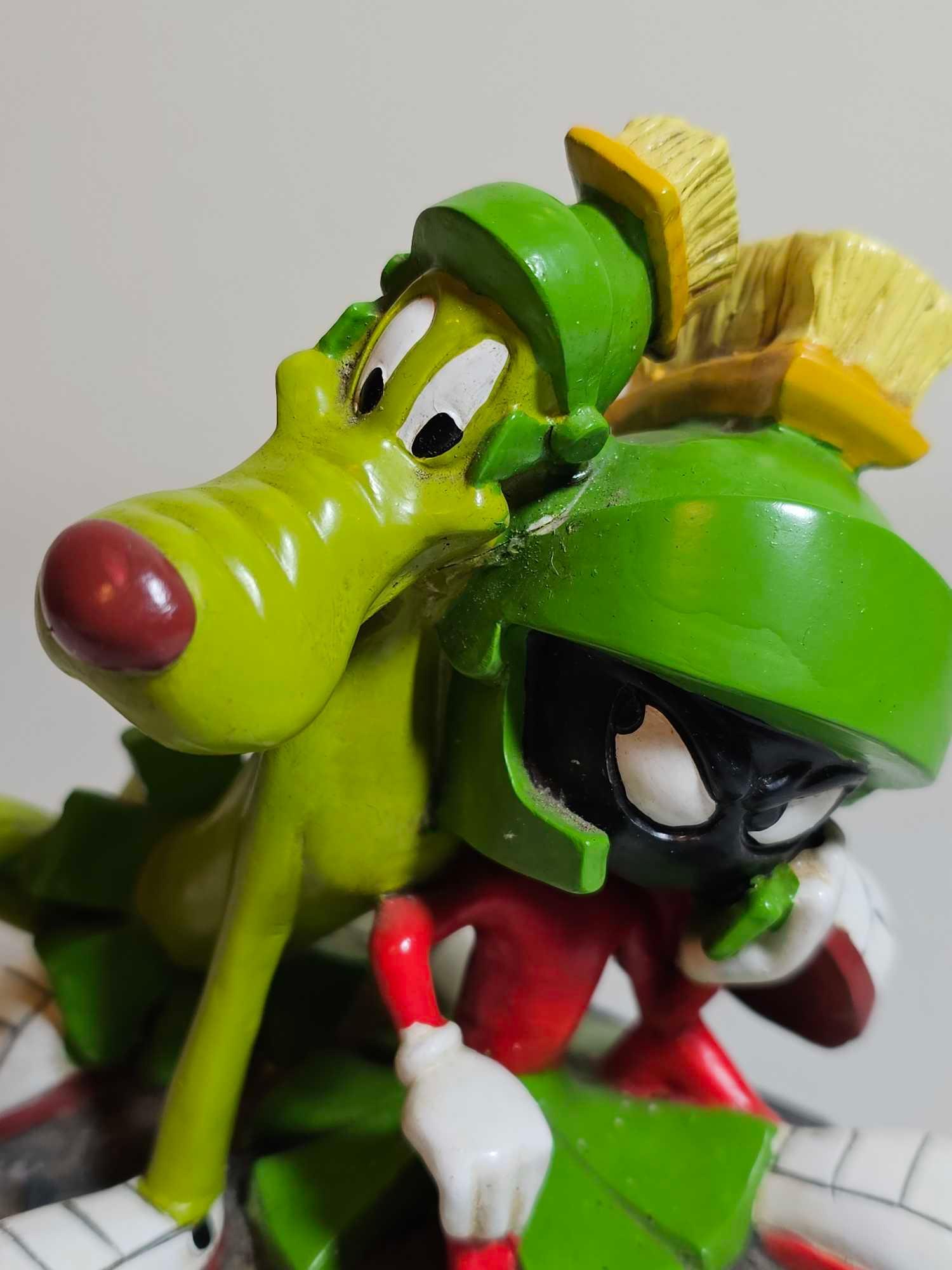 LOONEY TUNES MARVIN AND K-9 MARTIANS FIGURE | Proxibid