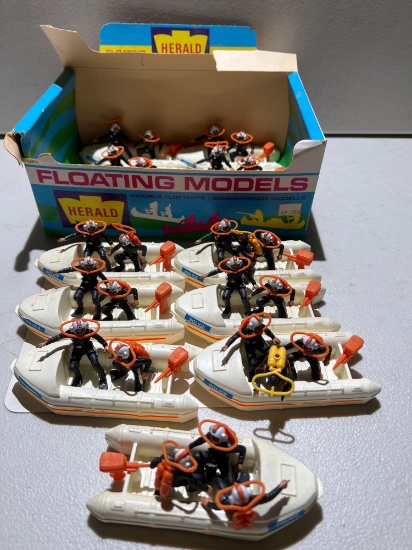 BRITAINS POLICE DIVERS IN BOATS