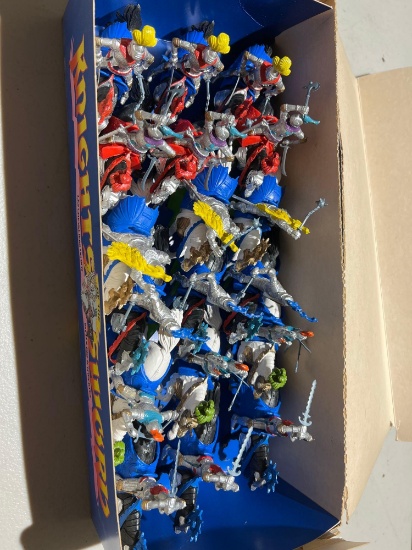 BRITAINS SILVER KNIGHTS FIGURES