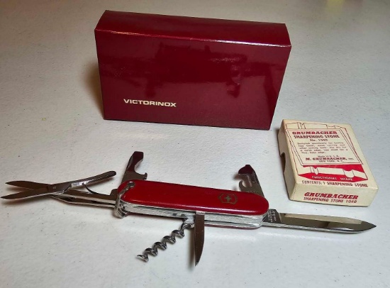 VICTORINOX SWISS ARMY KNIFE