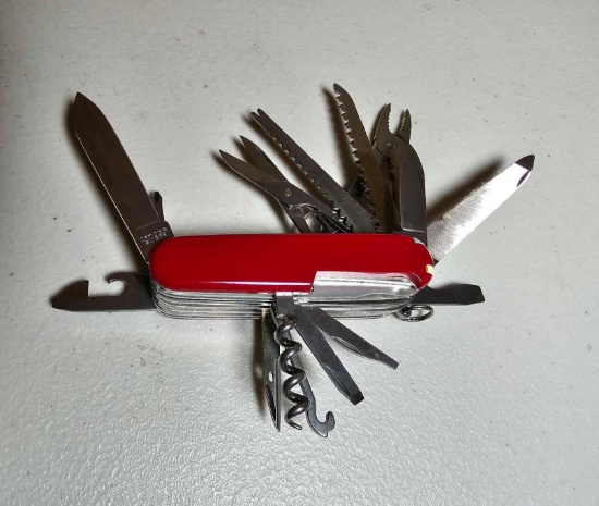VICTORINOX SWISS ARMY KNIFE