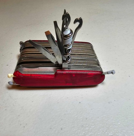 VICTORINOX MULTI COMPONENT SWISS ARMY KNIFE