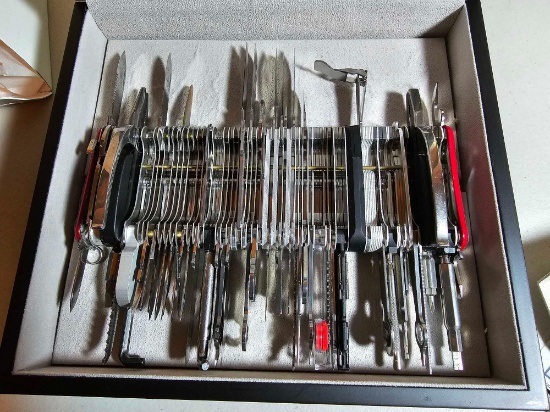 GIANT ELITE WENGER ULTIMATE SWISS ARMY KNIFE