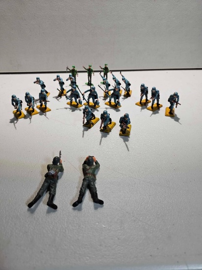 BRITIANS WWII SOLDIERS