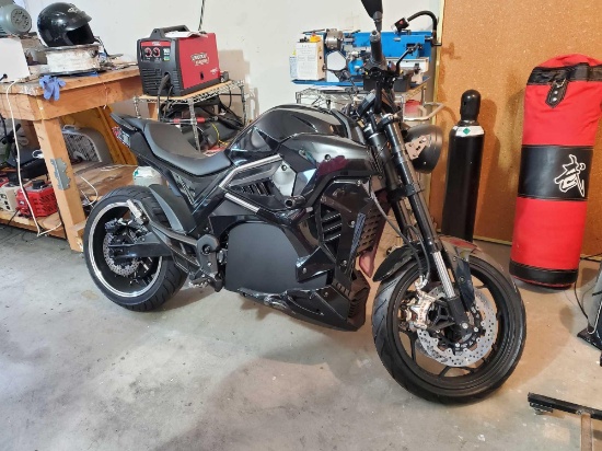 8000W ELECTRIC MOTORCYCLE