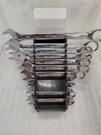 SMALL QUANTITY OF HAND TOOLS