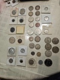 6 MEXICANO SILVER COINS AND GROUP OF FOREIGN AND DOMESTIC COINS