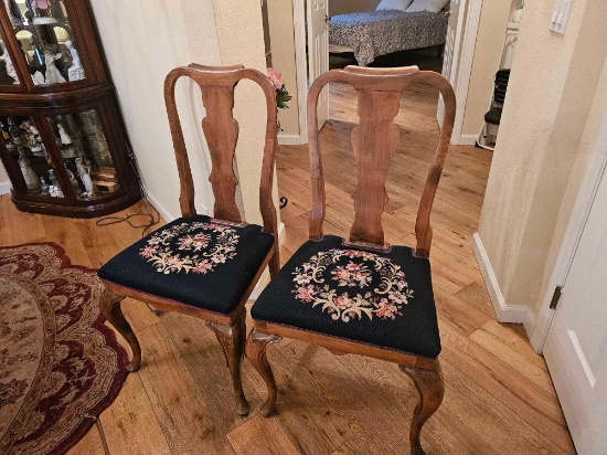 QUEEN ANNE STYLE WALNUT DINING CHAIRS